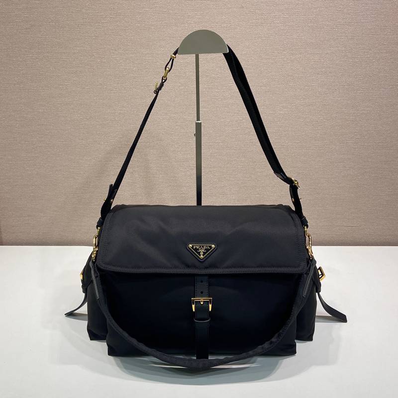 PRADA メッセンジャーバッグ リサイクルナイロン メンズ 37.5×19×12cm