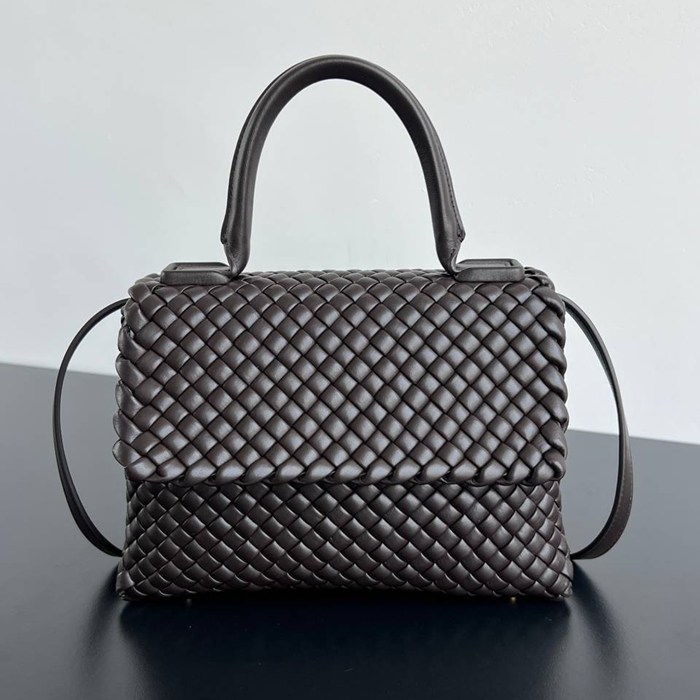 BV ショルダーバッグ レザー ハンドバッグ パッティ 19×26×11cm