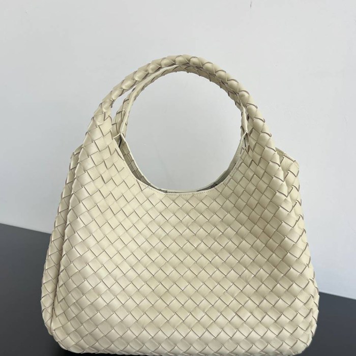 BV ショルダーバッグ レザー ハンドバッグ カンパーナ 39×25×18.5cm