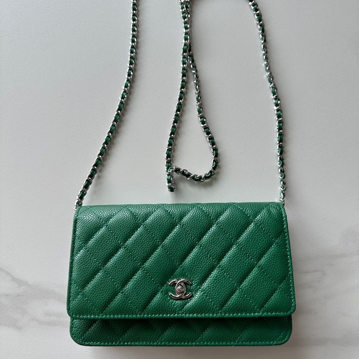 シャネル ショルダーバッグ 19×12×3cm