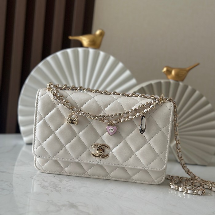 シャネル ショルダーバッグ 19.5×13×3.5cm