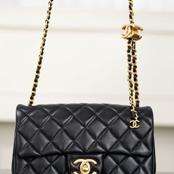 シャネル ショルダーバッグ CF 20×13×7cm