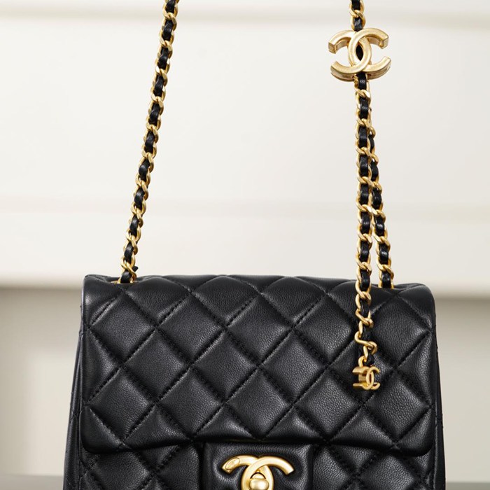 シャネル ショルダーバッグ 18×13.5×7cm