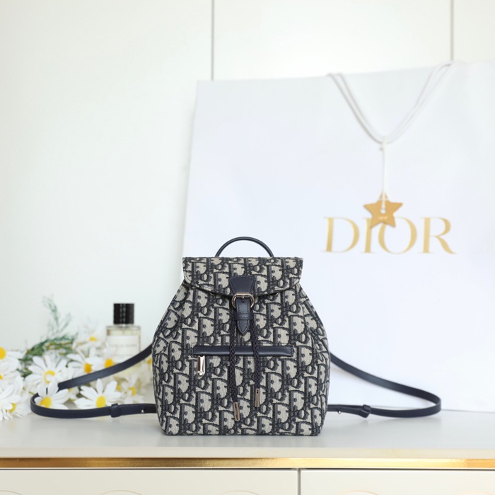 ディオール リュック 18×19.5×10.5cm