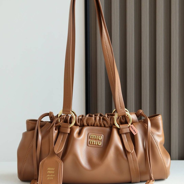 MIUMIU ショルダーバッグ レザー ハンドバッグ 40×22×10.5cm