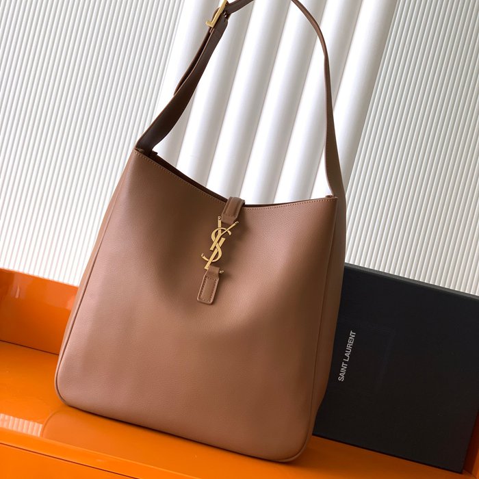 サンローラン ショルダーバッグ LE5A7 30×31×13cm