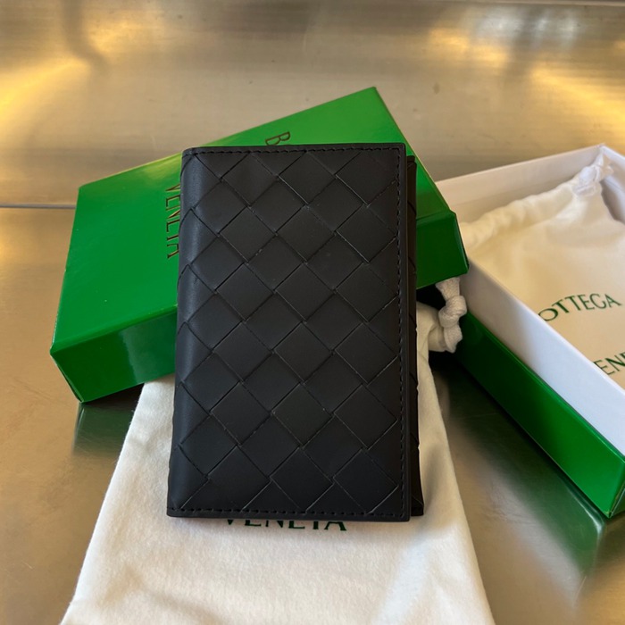 BOTTEGA VENETA イントレチャート パスポートケース ユニセックス 13.3×9.5cm