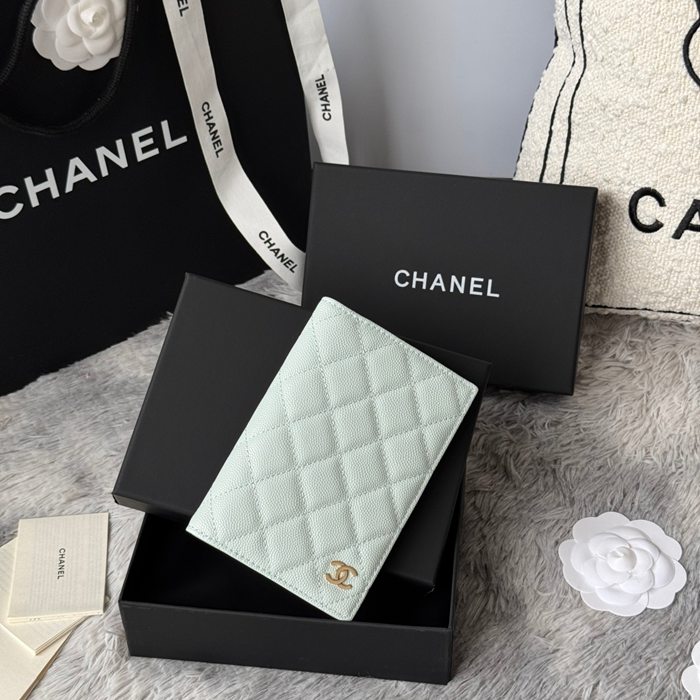 CHANEL パスポートケース カーフレザー ユニセックス 14.5×10.5×2cm