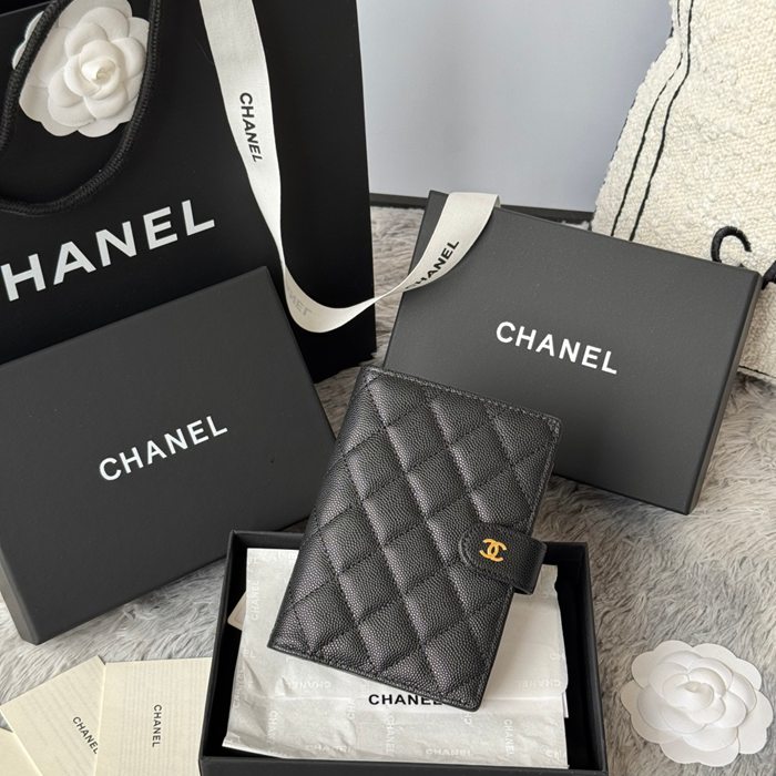 CHANEL パスポートケース カーフレザー ユニセックス 15×10×3cm