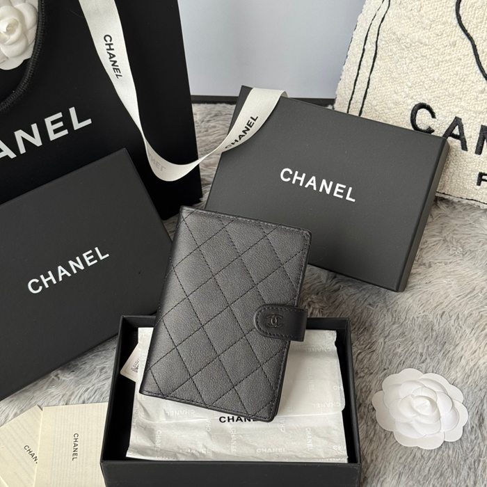 CHANEL パスポートケース カーフレザー ユニセックス 15×10×3cm
