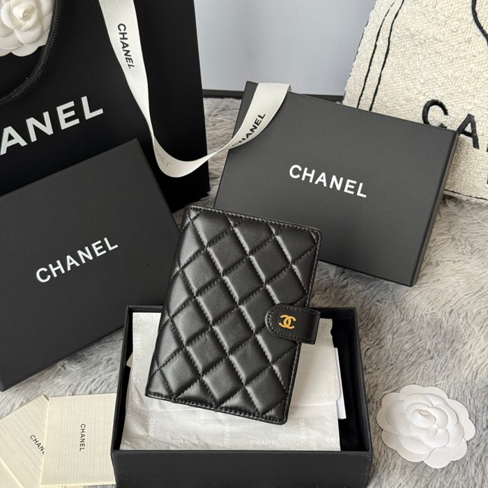 CHANEL パスポートケース カーフレザー ユニセックス 15×10×3cm