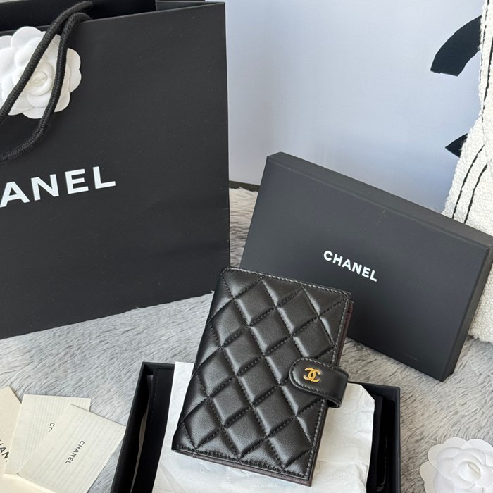 CHANEL パスポートケース ラムスキン ユニセックス 15×10×3cm