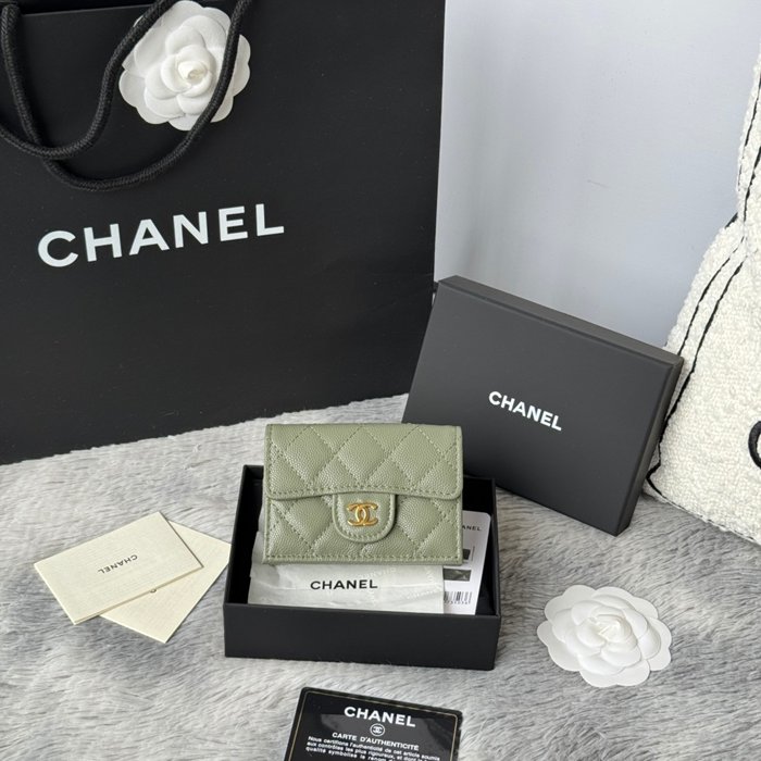 CHANEL 三つ折りカードケース カーフレザー レディース 10.5×7.5×3cm