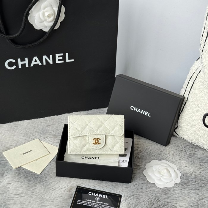 CHANEL 三つ折りカードケース カーフレザー レディース 10.5×7.5×3cm