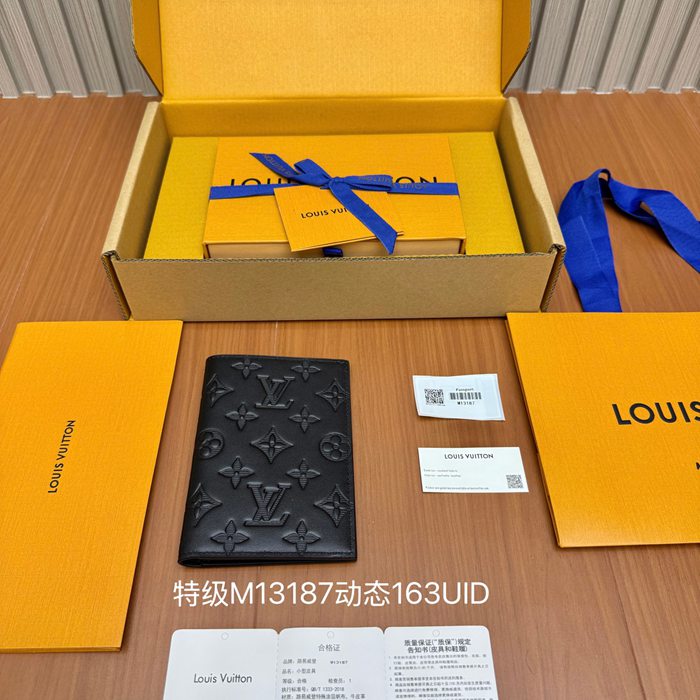 LOUIS VUITTON パスポートケース モノグラム シャドウ レザー メンズ 10×14×2.5cm