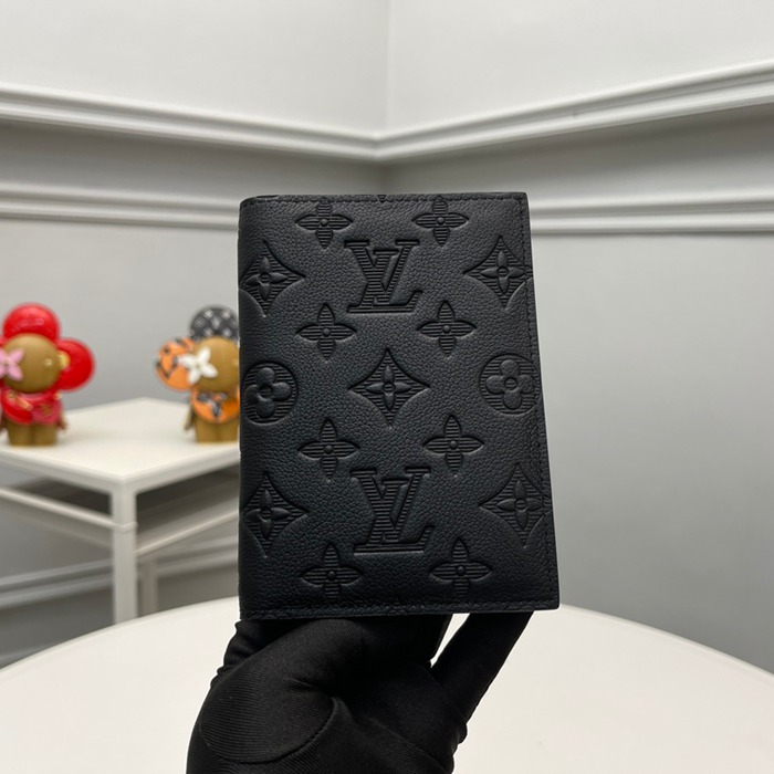 LOUIS VUITTON パスポートケース モノグラム シャドウ レザー メンズ 10×14×2.5cm