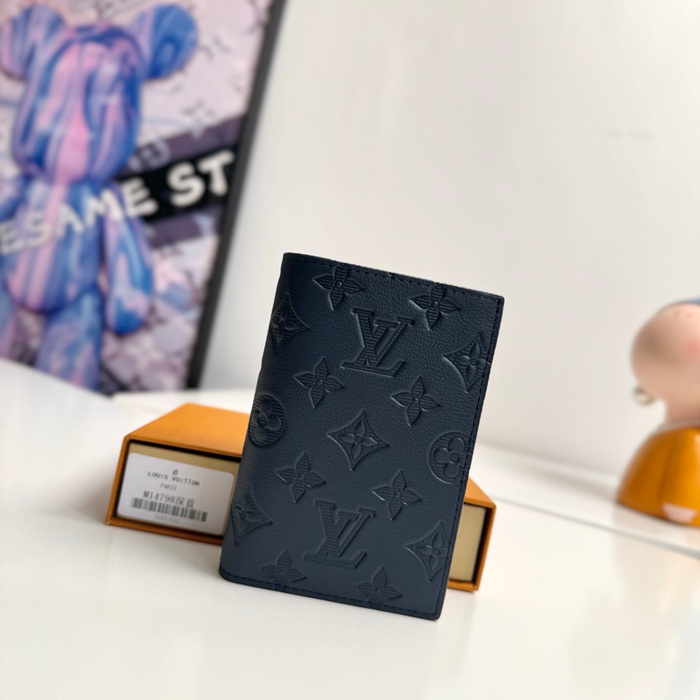 LOUIS VUITTON パスポートケース モノグラム シャドウ レザー メンズ 14×10×2.5cm