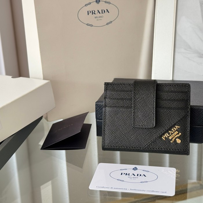 PRADA 二つ折りカードケース ディアスキンレザー メンズ 10×8cm