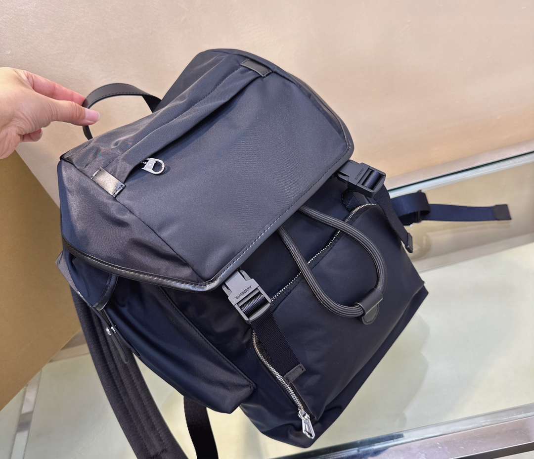 バーバリー スタイル ナイロン リュック レターロゴ サイズ：22×39×9cm