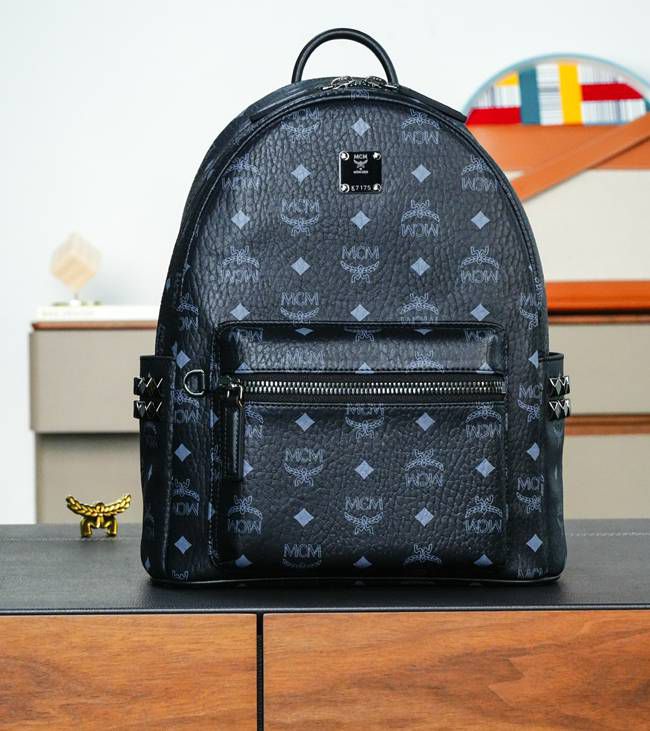 MCM スタイル ビゼトス スターク スモール リュック ブラック サイズ：33×13×26cm