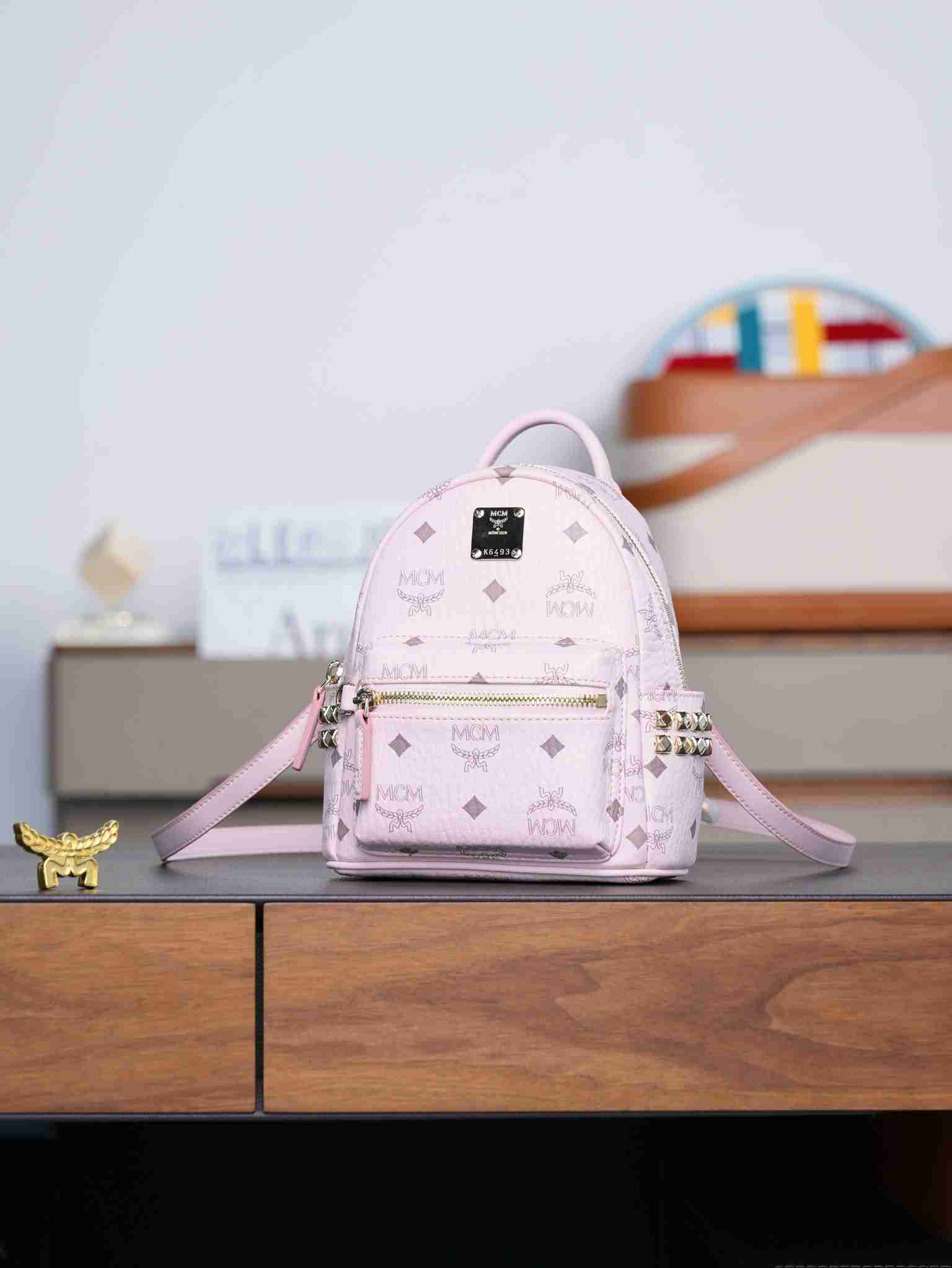 MCM スタイル ビゼトス スターク 超ミニ リュック ピンク サイズ：21×10×17.5cm