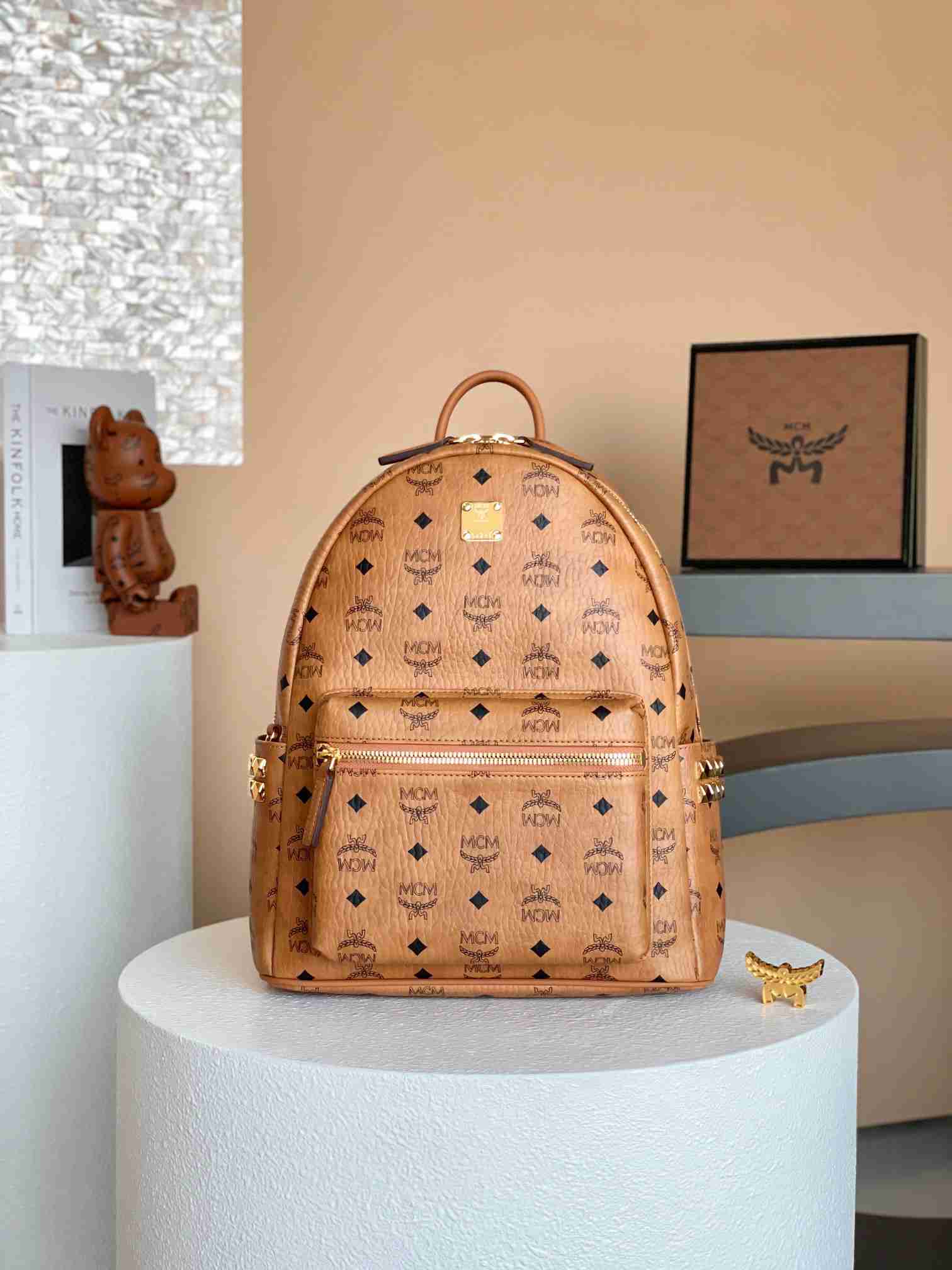 MCM スタイル ビゼトス スターク スモールミディアム リュック ブラウン サイズ：38×13×30cm