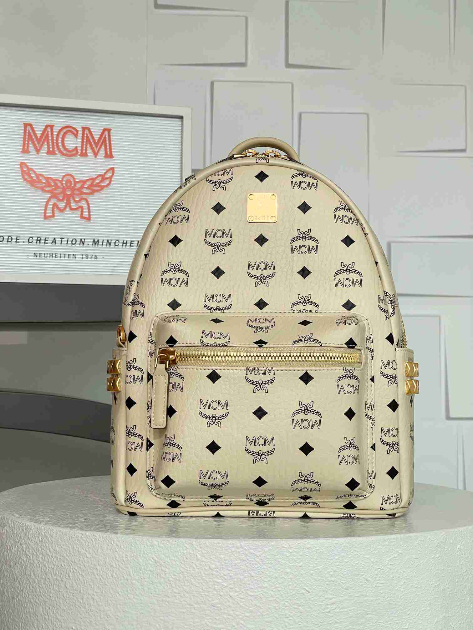 MCM スタイル ビゼトス スターク スモール リュック ベージュ サイズ：33×13×26cm
