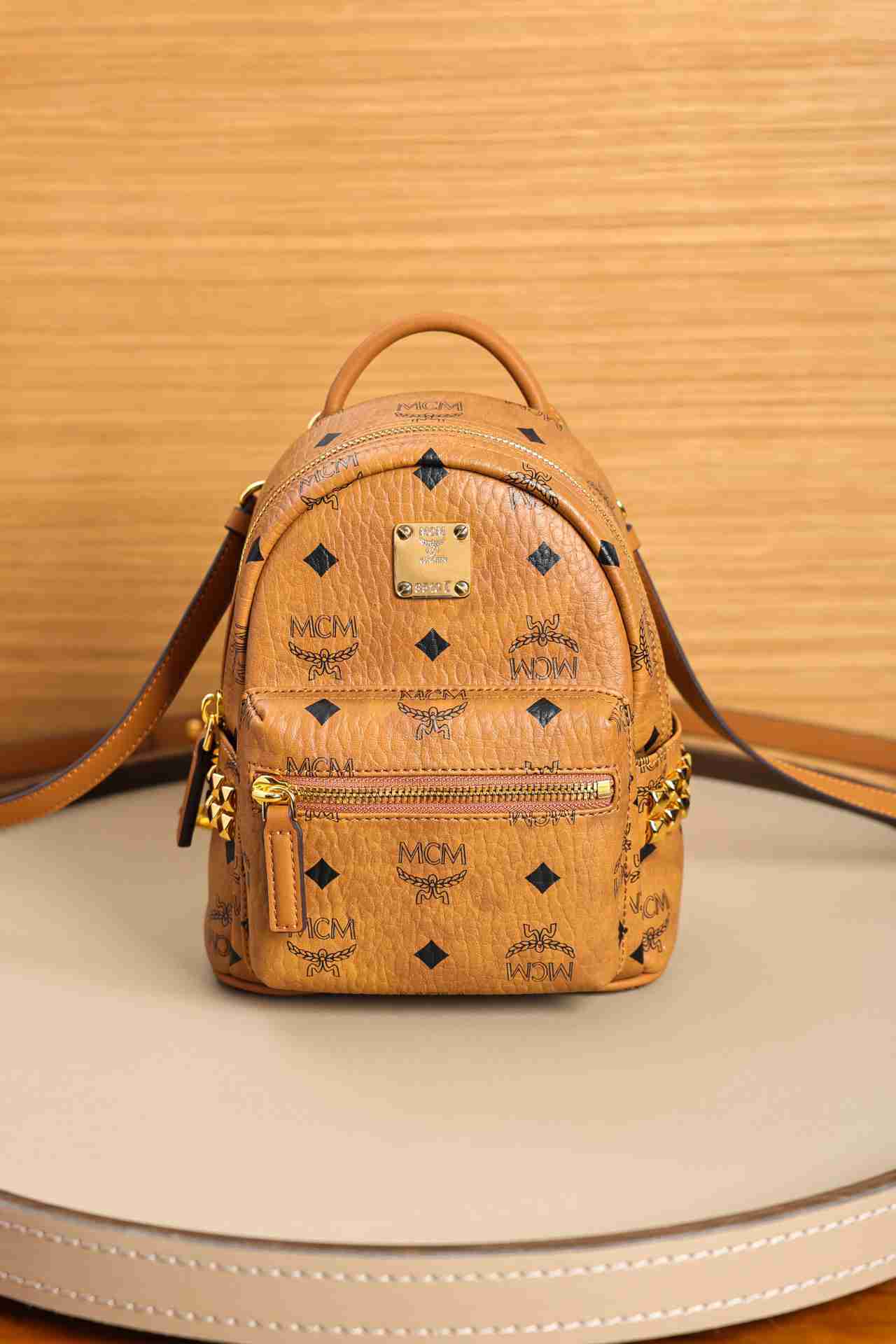 MCM スタイル ビゼトス スターク X-ミニ リュック コニャック サイズ：21×10×17.5cm