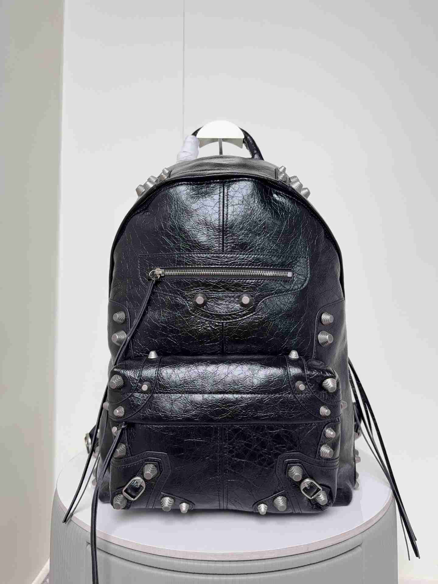 バレンシアガ スタイル le cagole リュック スタッズ サイズ：35×46×18cm