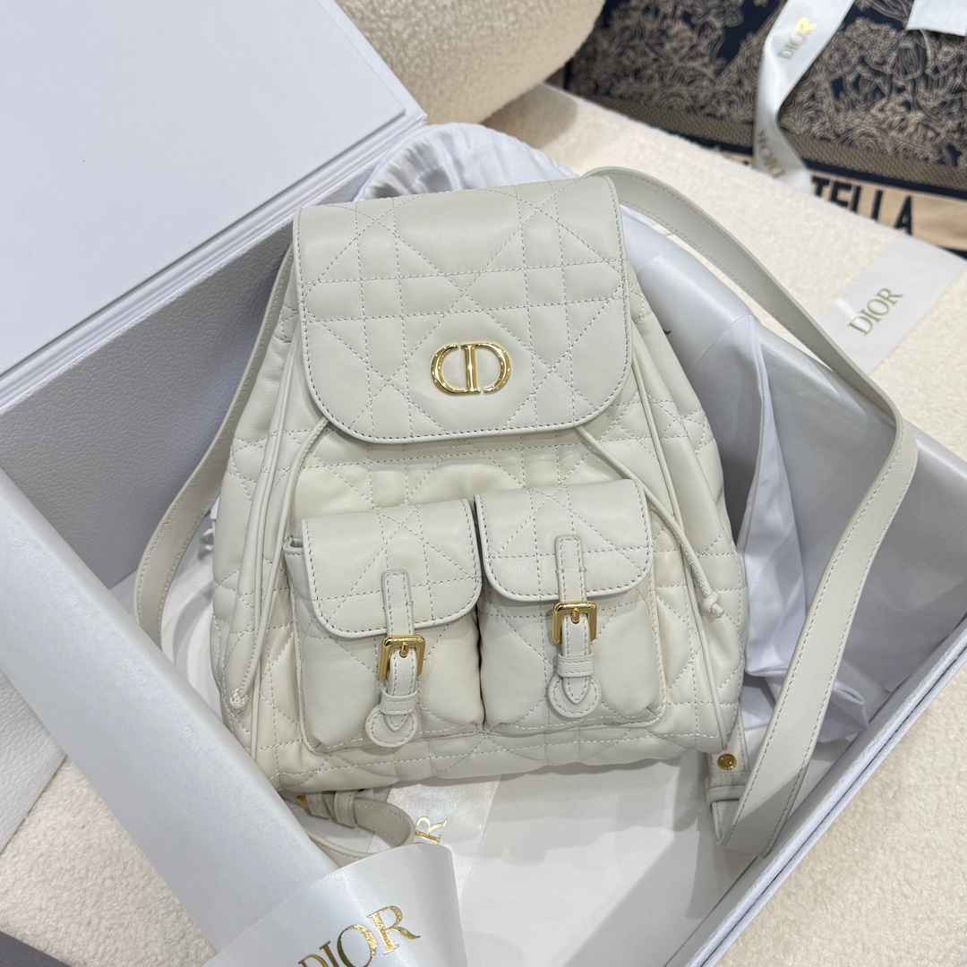 ディオール スタイル カロ リュック ホワイト サイズ：23×26.7×12.5cm
