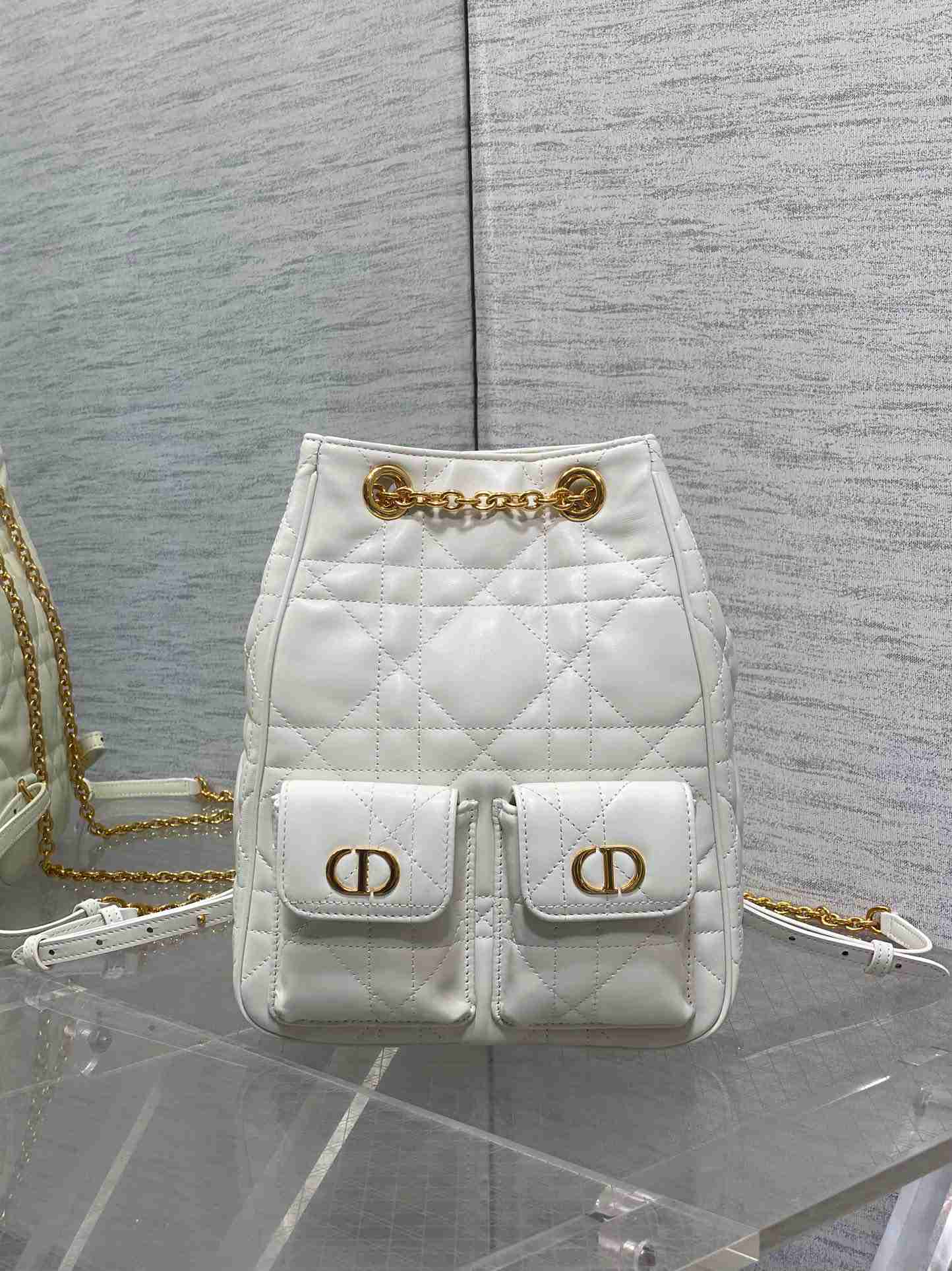 ディオール スタイル カロ マルチキャリー ラージ リュック サイズ：20×25×10.5cm