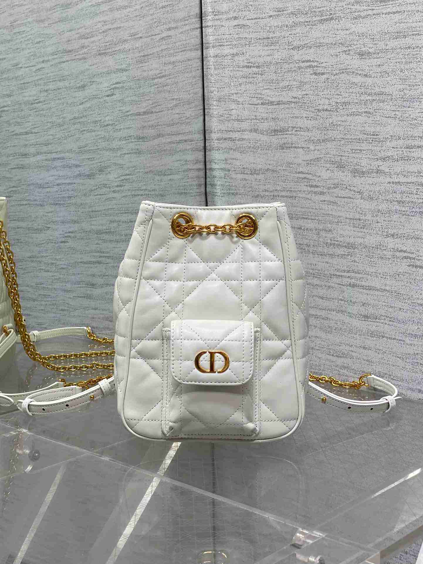 ディオール スタイル カロ マルチキャリー ミニ リュック サイズ：15×19×8.5cm