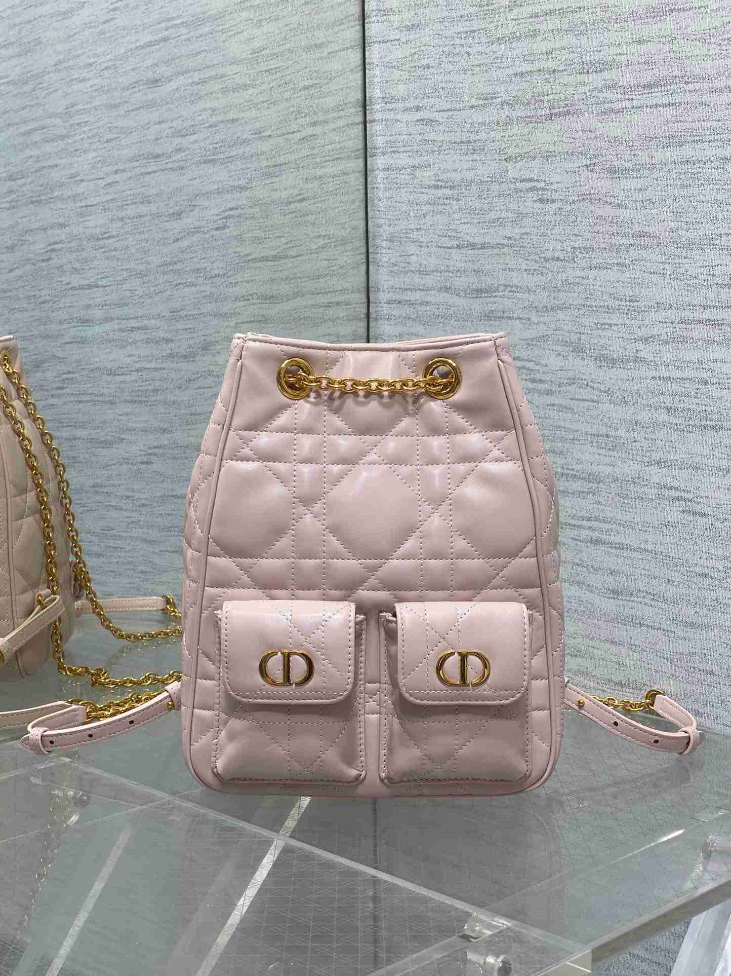 ディオール スタイル カロ マルチキャリー ラージ リュック サイズ：20×25×10.5cm