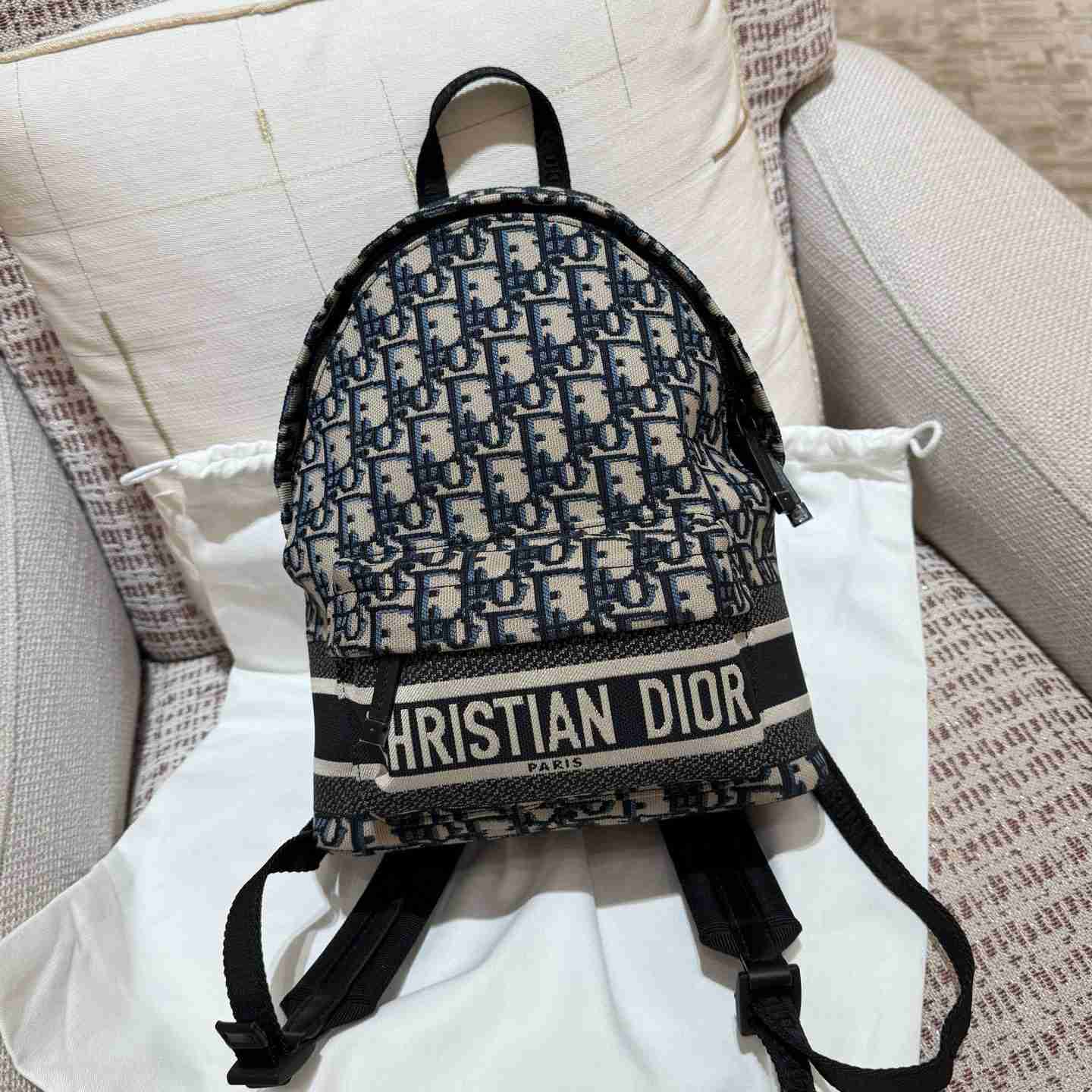 ディオール スタイル クラシック ミニ リュック サイズ：21.5×31.5×13cm