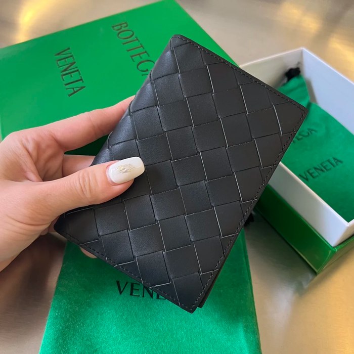 BOTTEGA VENETA BV 607482 新作パスポートケース 編み牛皮 13.3x9.5cm サイズ:13.3x9.5cm