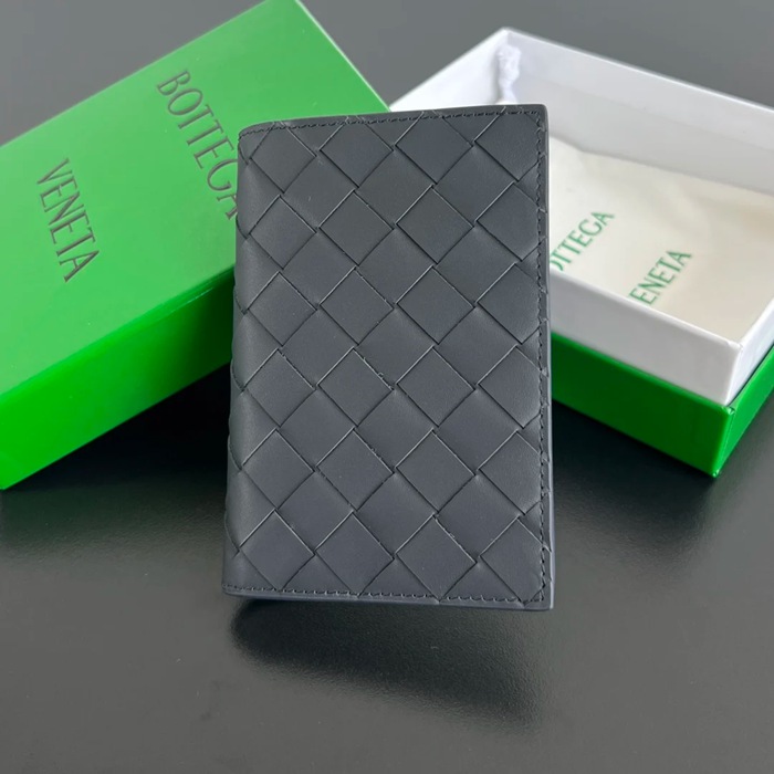 BOTTEGA VENETA BV 607482 新作パスポートケース 編み牛皮 13.3x9.5cm サイズ:13.3x9.5cm