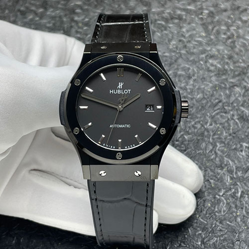 HUBLOT 542.CM.1171.RX クラシックフュージョン ブラックマジック セラミック 42mm 新品発見