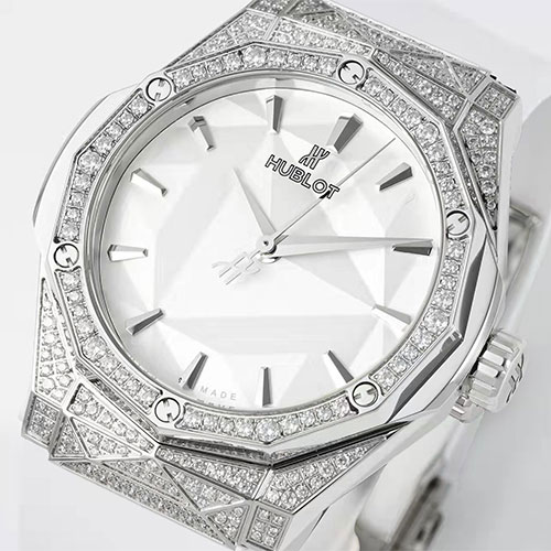 HUBLOT 550.NS.2200.RW.1604.ORL20 クラシックフュージョン オーリンスキー チタニウム 40mm APS工場新製品