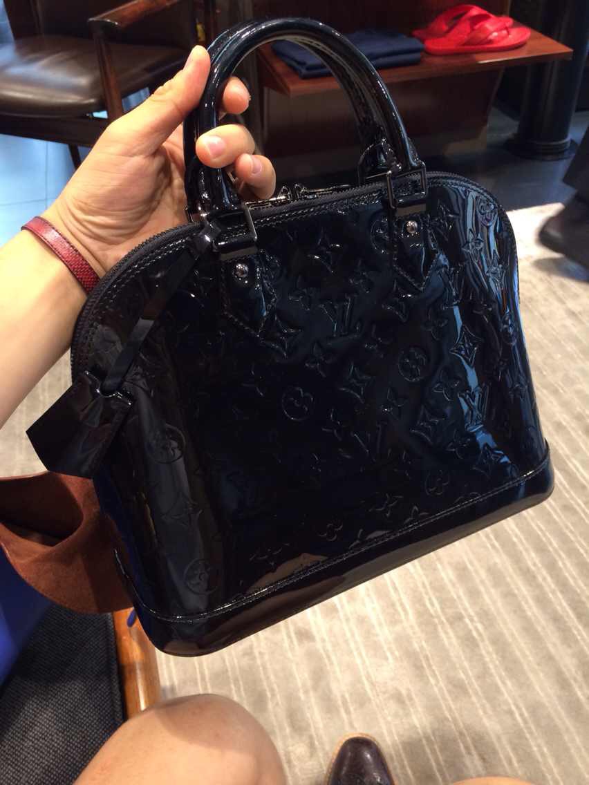 Authentic Louis Vuitton Vernis Alma PM Bag M90061 Black